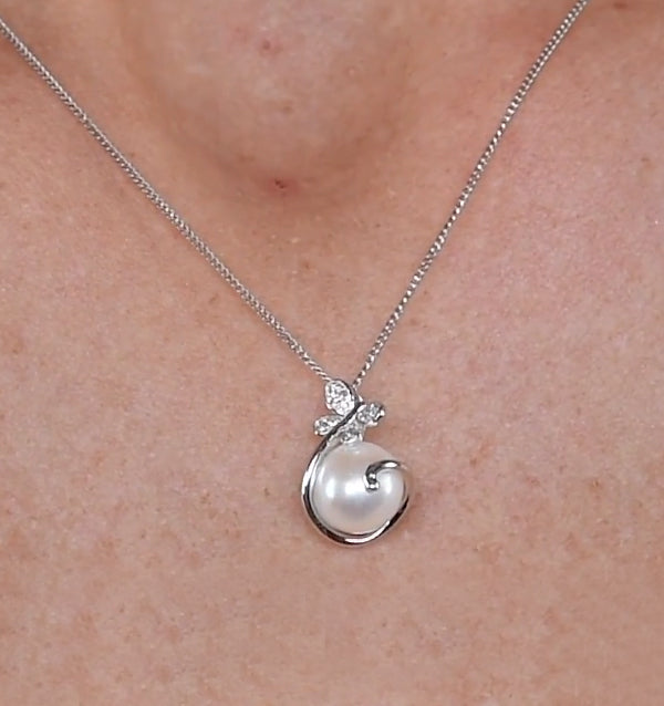 Button Pearl and Diamond Stellato Pendant Necklace in 9K White Gold